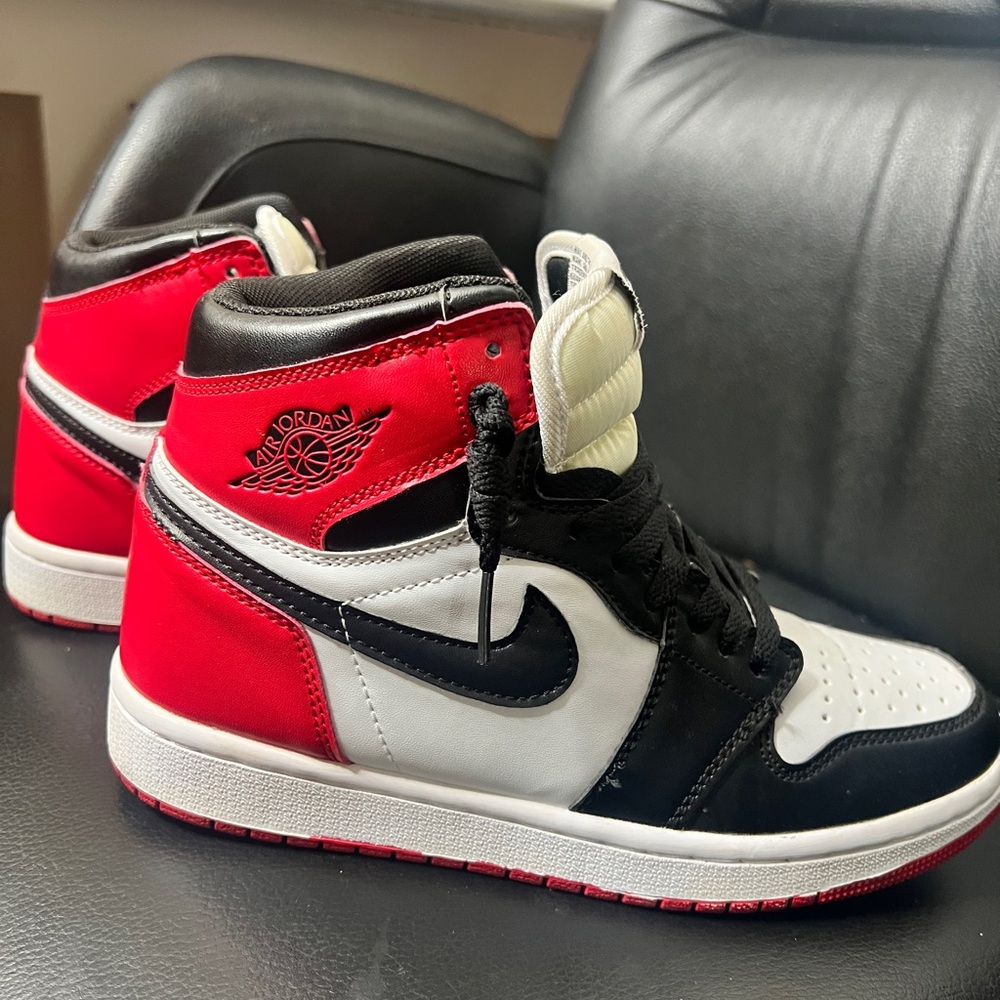 AIR JORDAN 1 RETRO HIGH OG GS 'BLACK
TOE' 2013